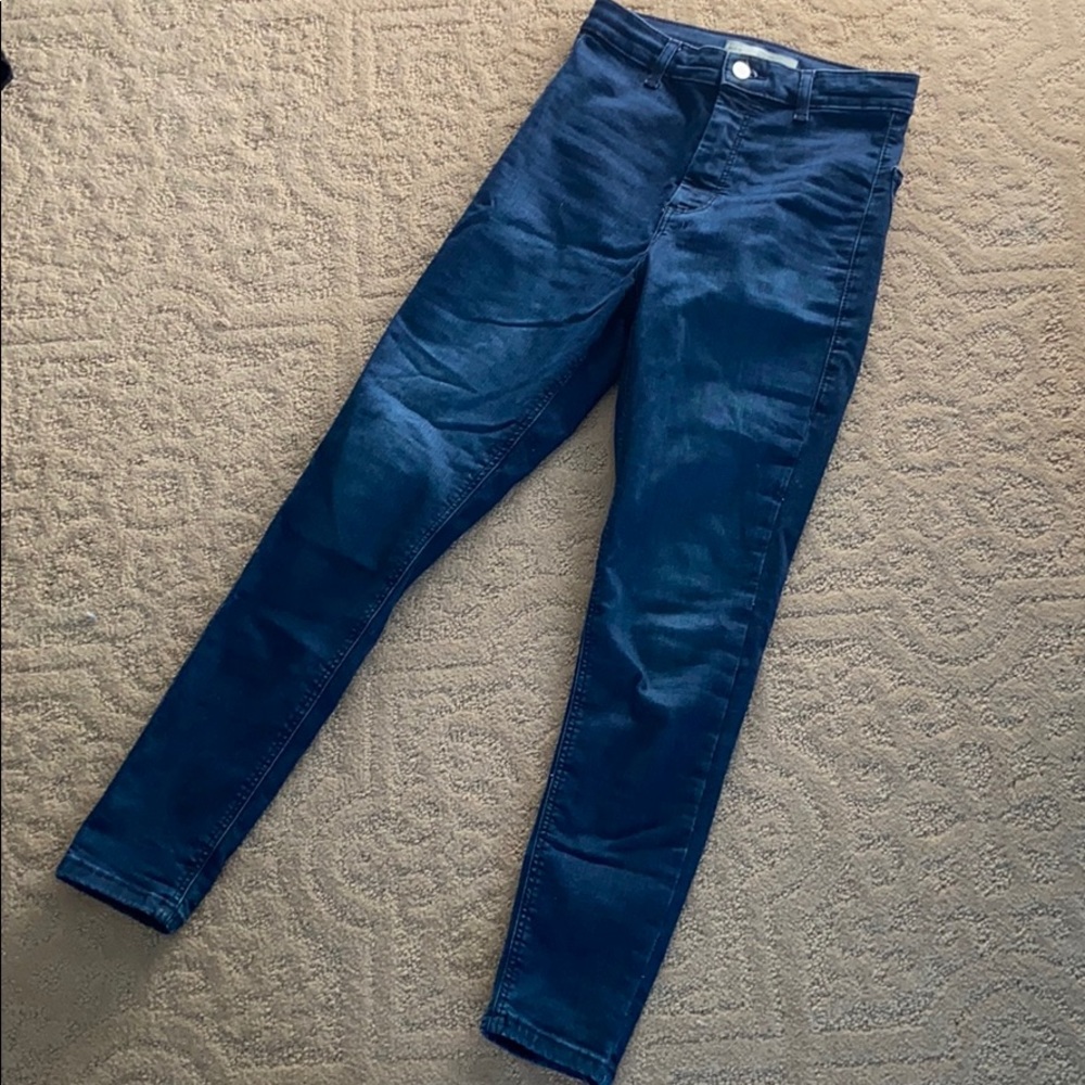 Blue jeans that are in perfect condition